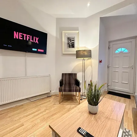 Guest house Large 4 Bedroom Home, Close To Leeds City Centre Leeds (West Yorkshire)