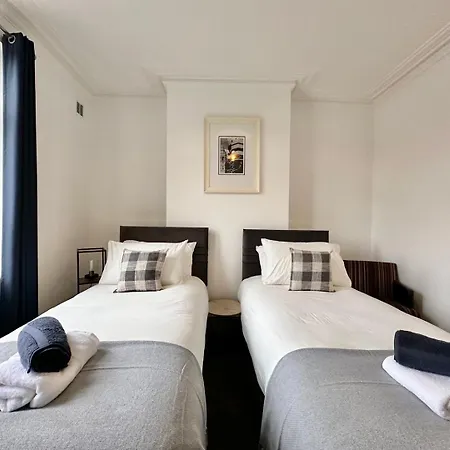 Gæstehus Large 4 Bedroom Home, Close To Leeds City Centre Leeds (West Yorkshire)